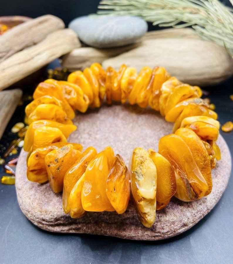 56548094-r-il-c788f7-7316144279-il_794xN.7316144279_6vmj Dabiska Dzintara lielizmēra šķelto gabalu rokassprādze