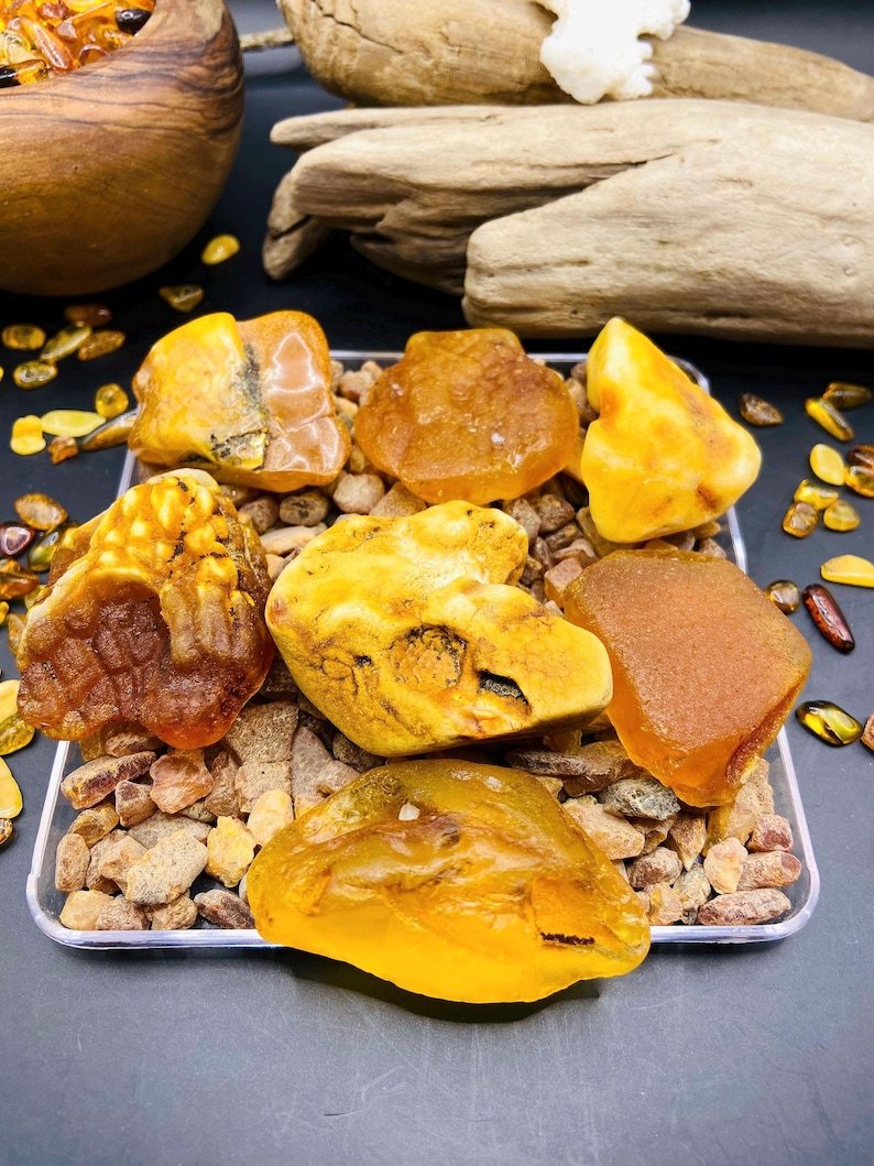 56548094-r-il-c99209-6878797902-il_794xN.6878797902_kpxn Baltijas Dzintara Mistērijas Akmeņi 10-15 grami