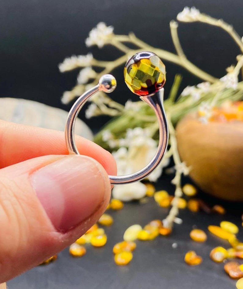 Fasēta Dzintara gredzens ar sudrabu, pašregulējošs