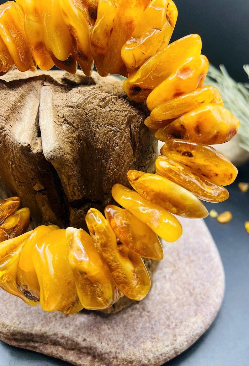 56548094-r-il-d11303-7316137019-il_794xN.7316137019_9ode Dabiska Dzintara lielizmēra šķelto gabalu rokassprādze