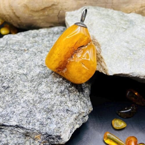 56548094-r-il-d1a2a3-6901150452-il_794xN.6901150452_6am4 Unikāls Dzintara kulons ar milzīgu, izteiksmīgu plaisu