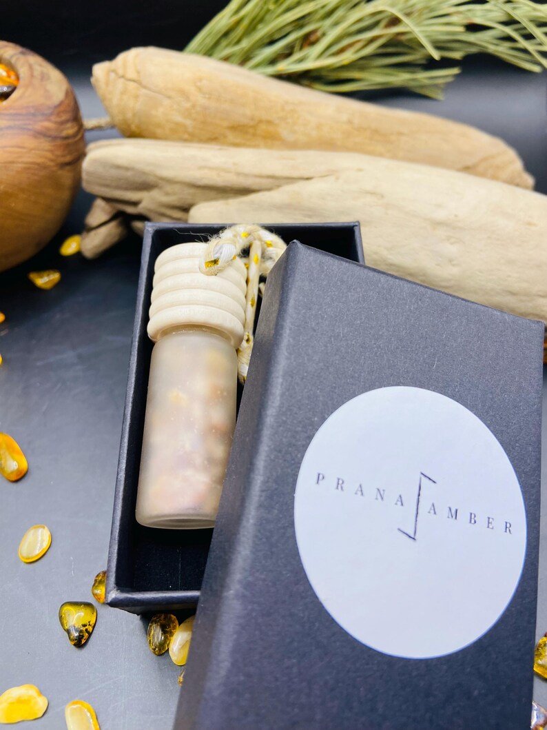 56548094-r-il-d5a998-6881150995-il_794xN.6881150995_6uz0 Auto gaisa atsvaidzinātājs ar dzintara gabaliņiem