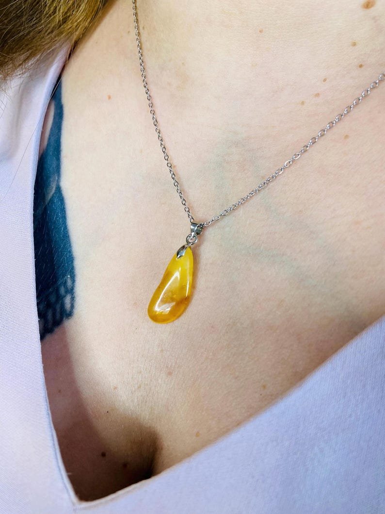 56548094-r-il-d60095-6877647853-il_794xN.6877647853_7yi3 Mini Dzintara Kuloni sviesta un medus krāsās