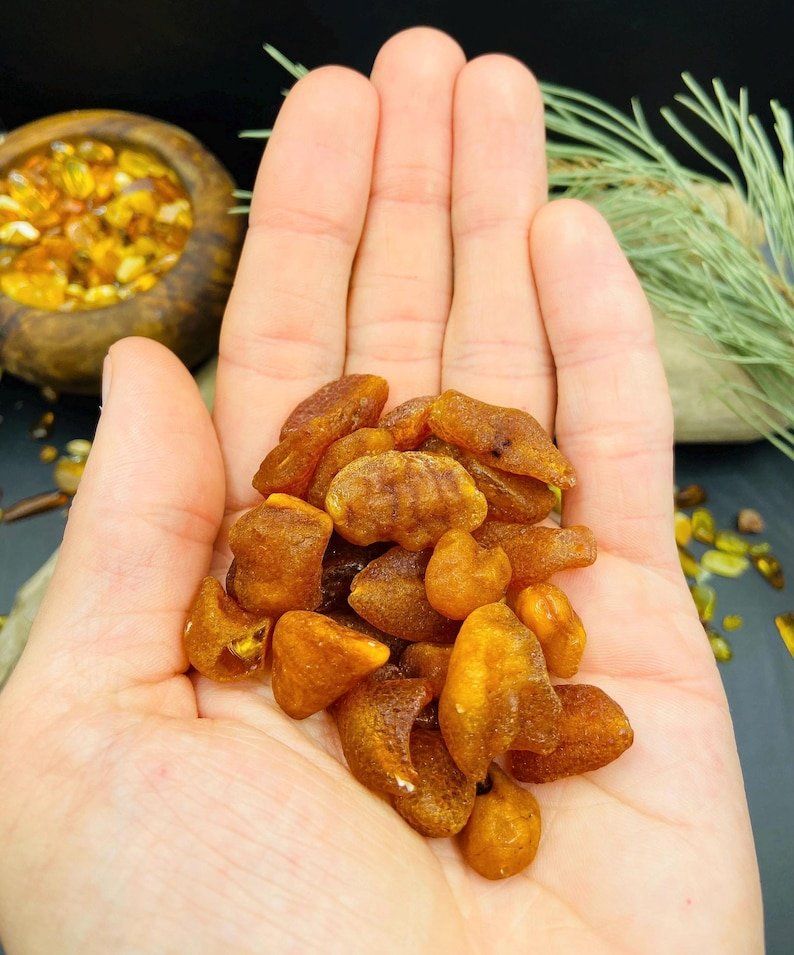 56548094-r-il-d87831-7212611147-il_794xN.7212611147_ee0d Neapstrādātas konjaka krāsas lielizmēra šķeltās Dzintara pērlītes