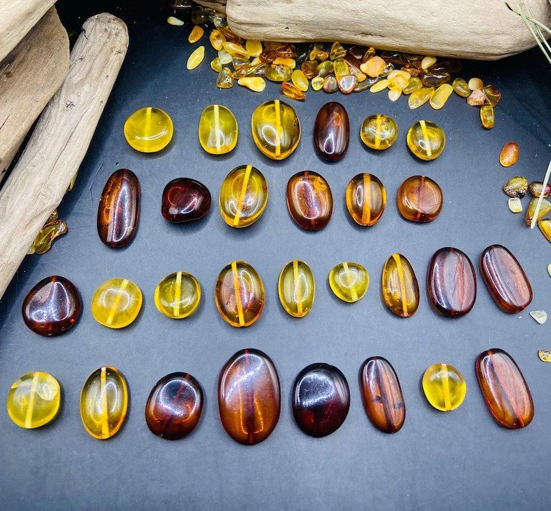 56548094-r-il-dd5cbb-7269868967-il_794xN.7269868967_bl52 Daudzkrāsainas "Flatback" tipa Baltijas Dzintara pērlītes