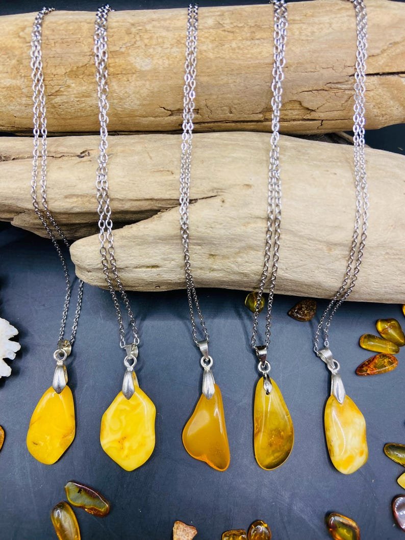 56548094-r-il-defc92-6829667072-il_794xN.6829667072_rnqx Mini Dzintara Kuloni sviesta un medus krāsās