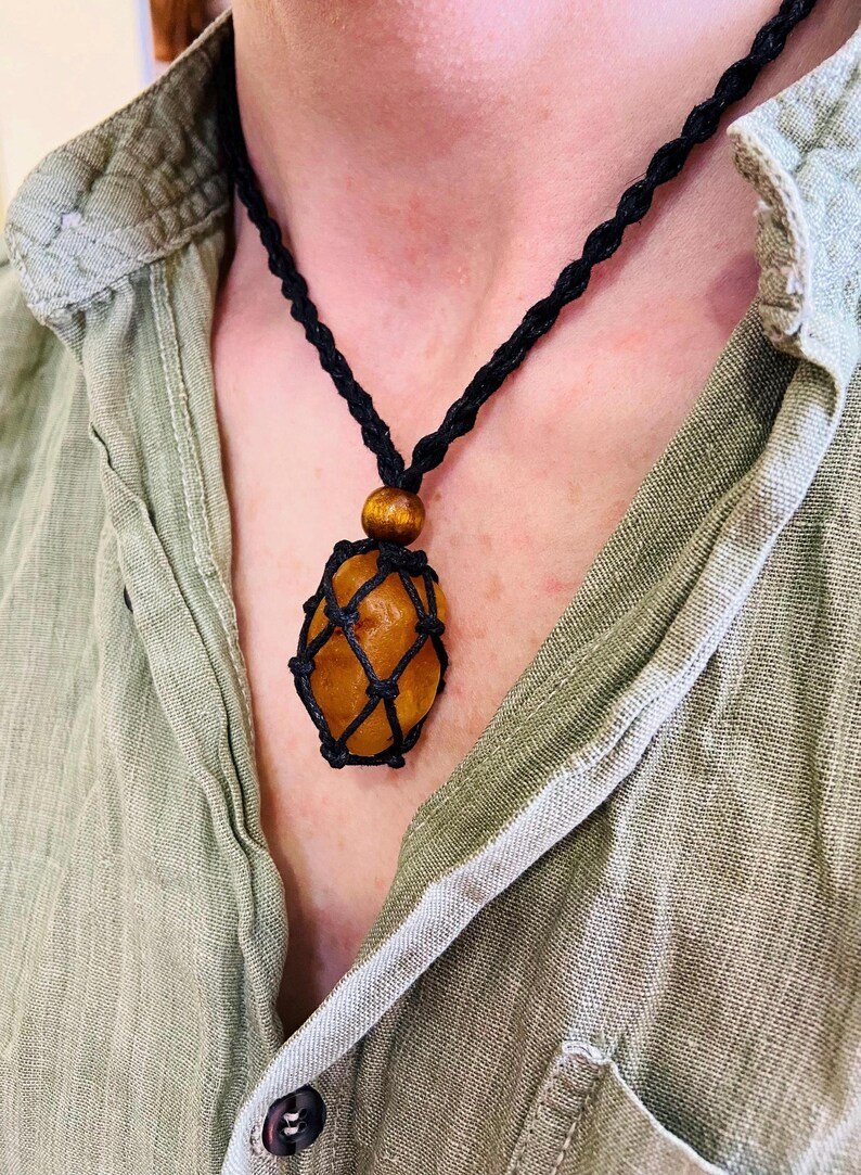 56548094-r-il-e45be1-6845992588-il_794xN.6845992588_oyio Hipiju stila rota - Baltijas Dzintara akmens iekļauts auduma būrī