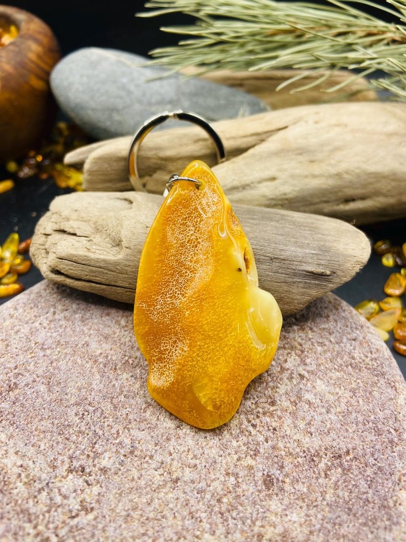 56548094-r-il-e4d2dd-7388855771-il_794xN.7388855771_7nod Lielizmēra Baltijas Dzintara atslēgu piekariņi dažādās krāsās