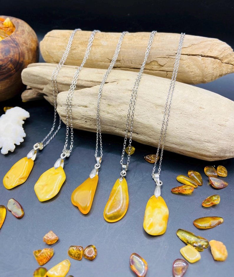 56548094-r-il-e577fa-6877650665-il_794xN.6877650665_8dgz Mini Dzintara Kuloni sviesta un medus krāsās