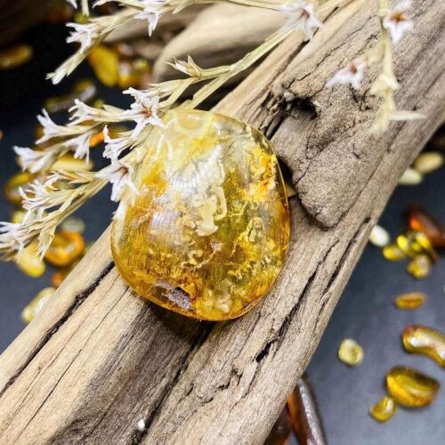 56548094-r-il-e91b71-6981619428-il_794xN.6981619428_9f55 Unikāls pulēts dzintara gabaliņš ar zaļu nokrāsu