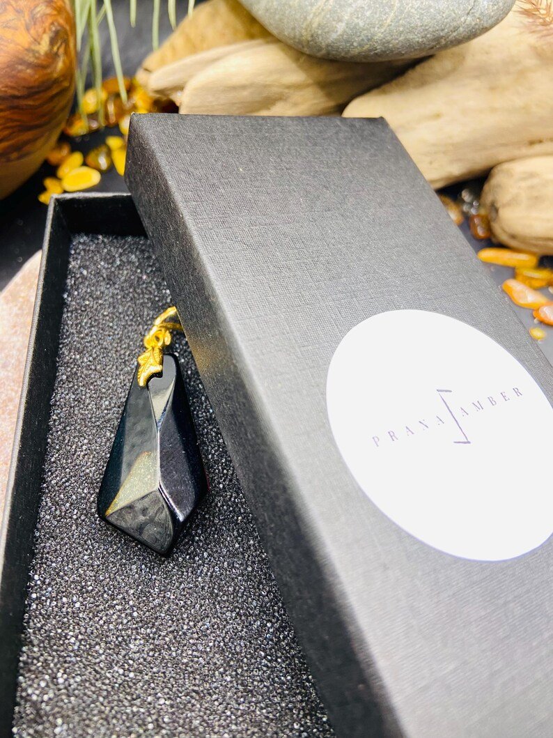 56548094-r-il-ed4e3e-7113323586-il_794xN.7113323586_qyqb Baltijas Dzintara kulons tumšā nokrāsā ar 18K apzeltītu ķēdīti