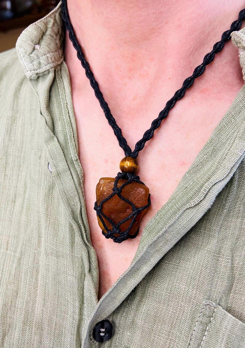 56548094-r-il-ee5637-6893970011-il_794xN.6893970011_s8gp Hipiju stila rota - Baltijas Dzintara akmens iekļauts auduma būrī