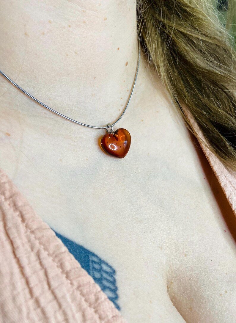 56548094-r-il-efd69d-6939594218-il_794xN.6939594218_4ygm Oriģinālās Baltijas Dzintara sirsniņas divās nokrāsās