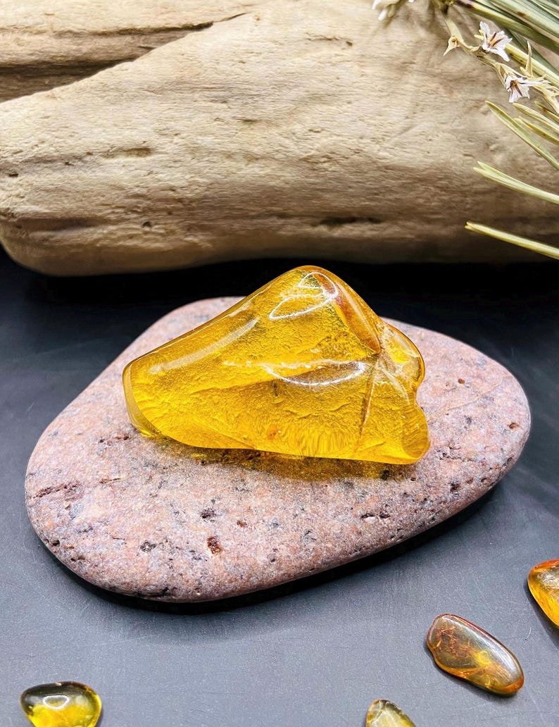 56548094-r-il-f1ce16-7078449735-il_794xN.7078449735_4a46 Ļoti dzeltenīga Dzintara Broša sievietēm ar pārliecību un gaumi