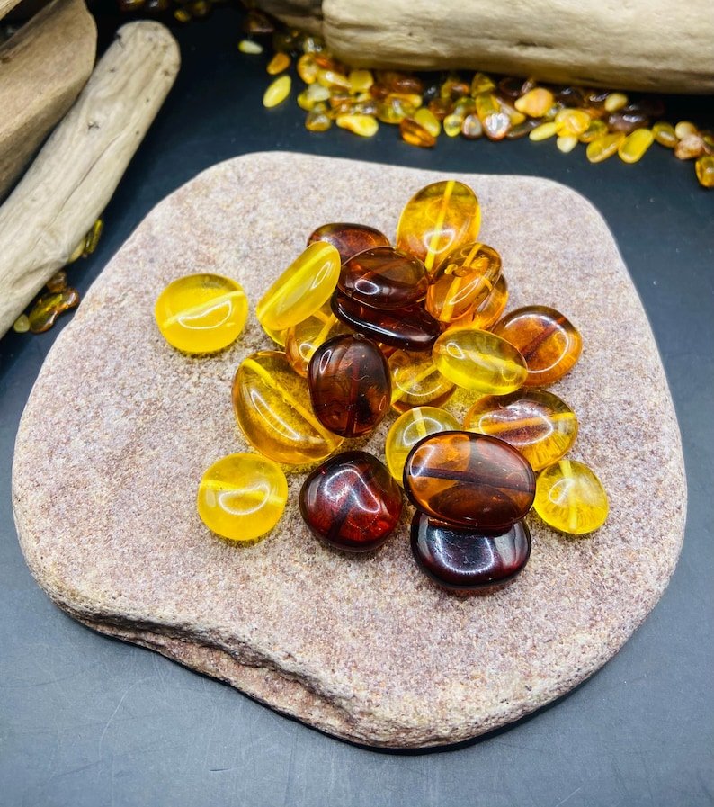 56548094-r-il-f270ba-7221899140-il_794xN.7221899140_7fqh Daudzkrāsainas "Flatback" tipa Baltijas Dzintara pērlītes