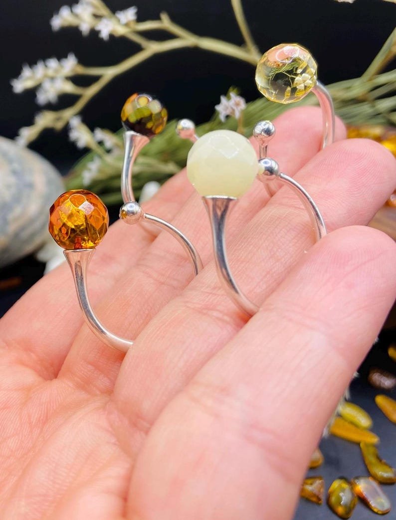 Fasēta Dzintara gredzens ar sudrabu, pašregulējošs