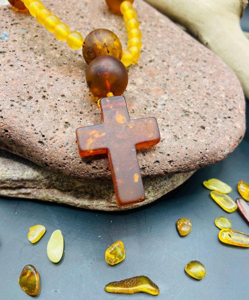 56548094-r-il-fccd37-6755841242-il_794xN.6755841242_dt4c Premium Anglikāņu rožukronis no Dabiska Baltijas Dzintara