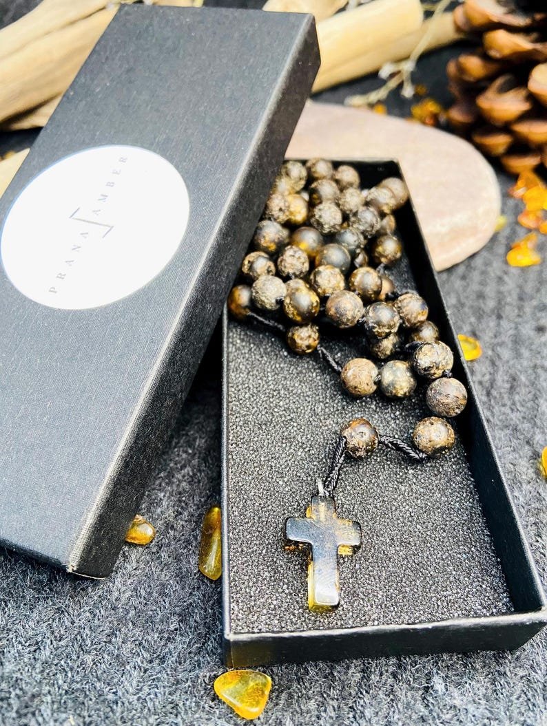 56548094-r-il-fe2631-6785021360-il_794xN.6785021360_on2m Daļēji pulēts Tumšo pērlīšu Katoļu rožukronis