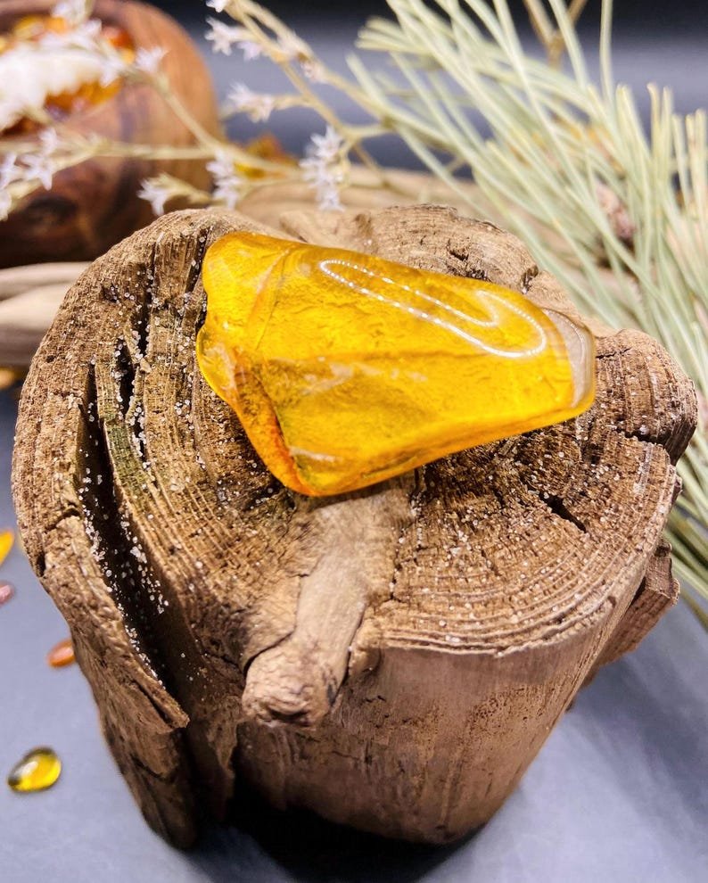 56548094-r-il-ff805f-7078450467-il_794xN.7078450467_7aol Ļoti dzeltenīga Dzintara Broša sievietēm ar pārliecību un gaumi