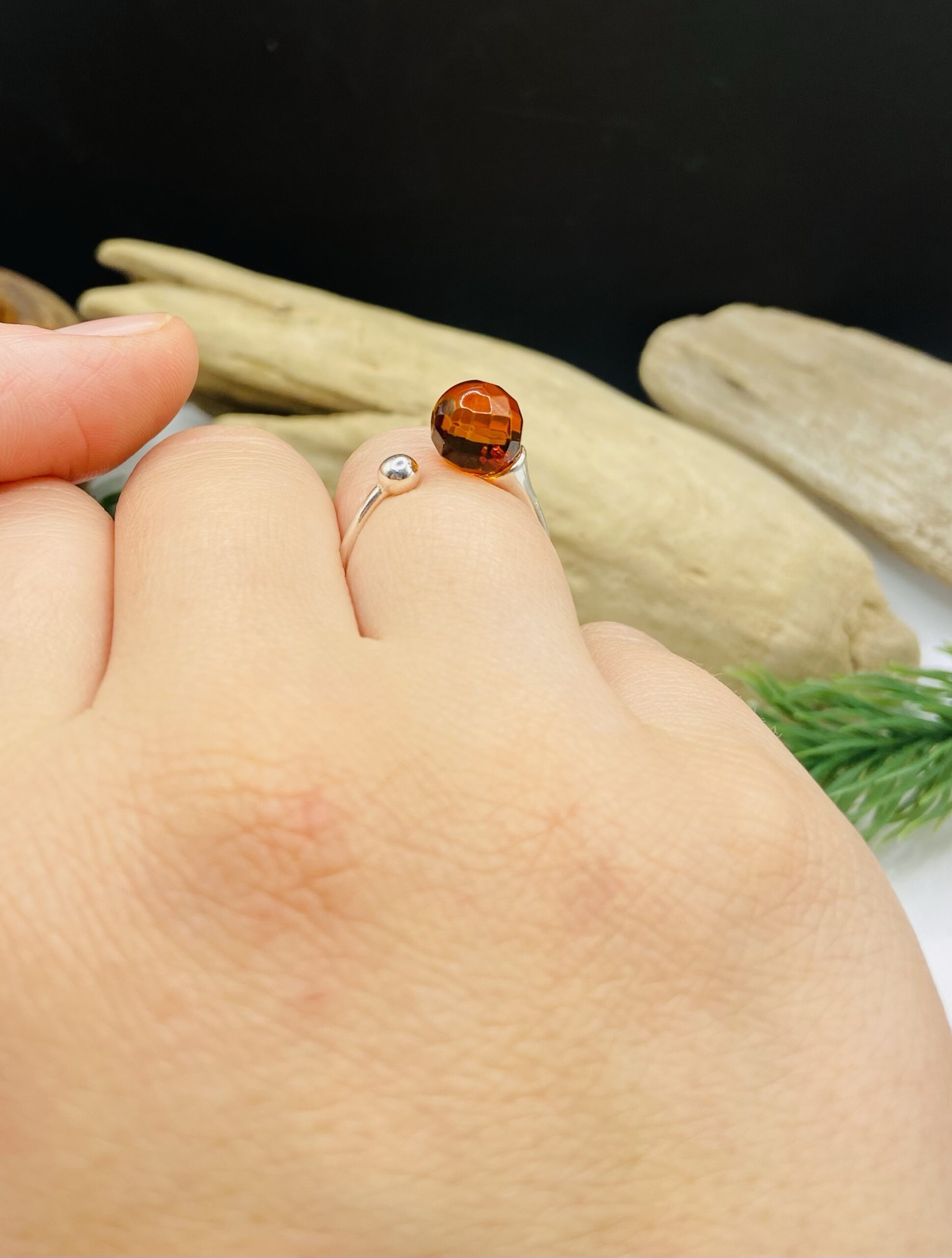 Fasēta Dzintara gredzens ar sudrabu, pašregulējošs