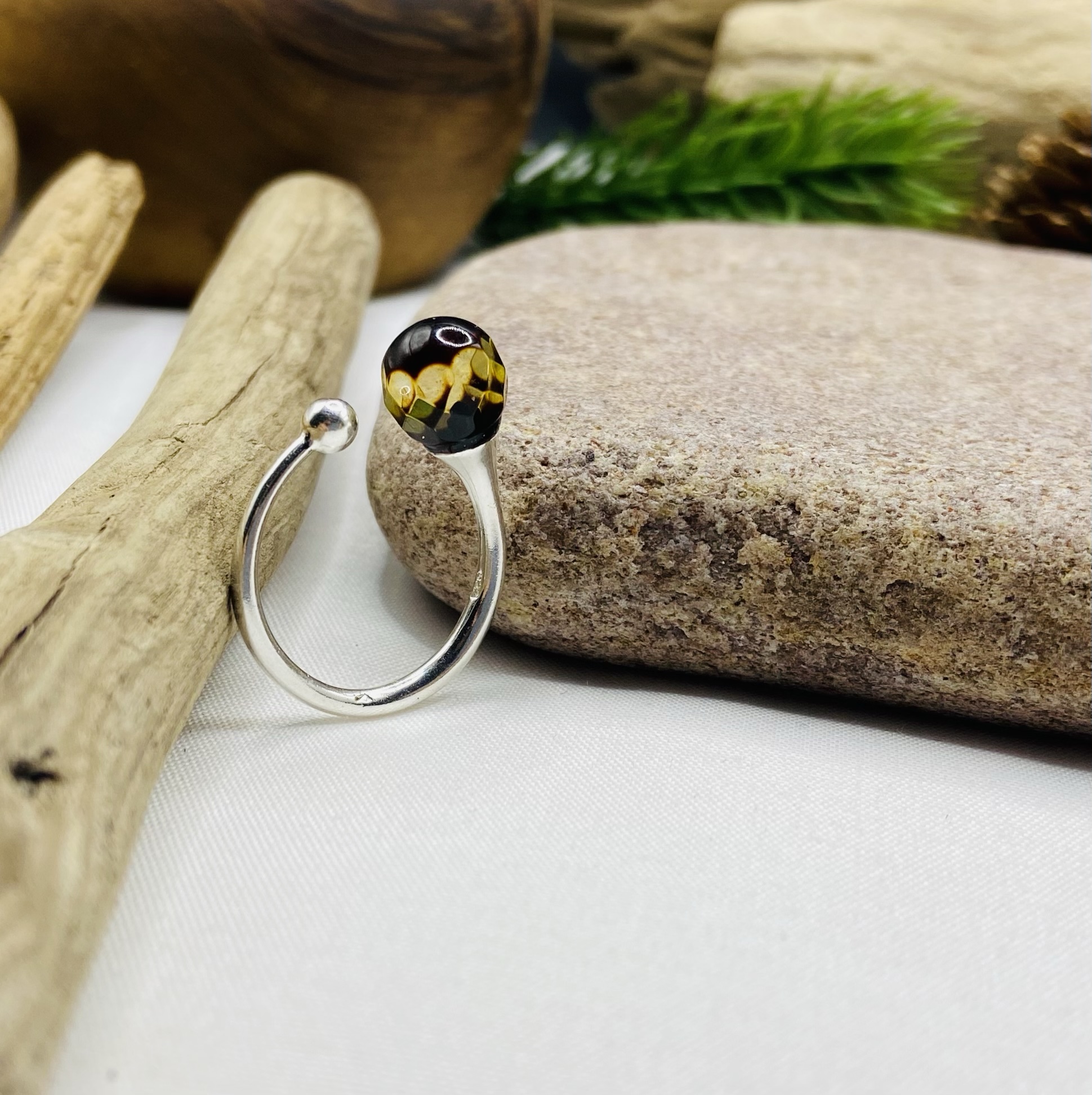 Fasēta Dzintara gredzens ar sudrabu, pašregulējošs