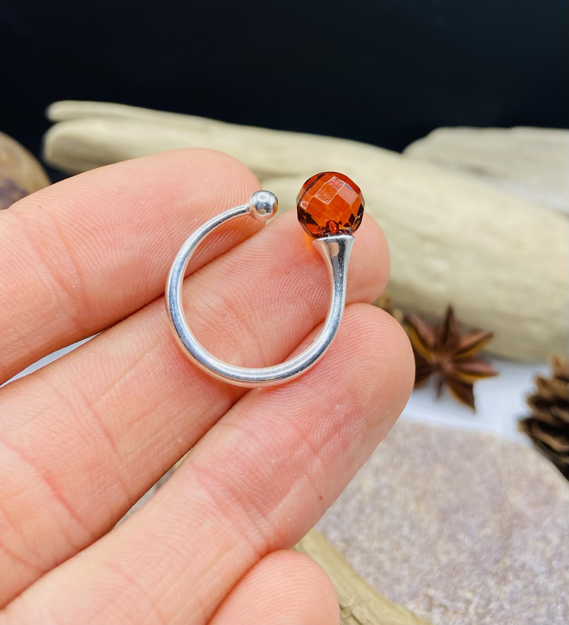 Fasēta Dzintara gredzens ar sudrabu, pašregulējošs