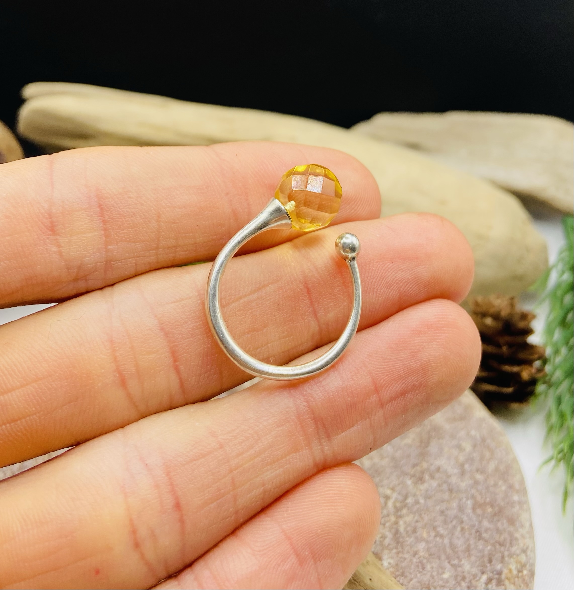 Fasēta Dzintara gredzens ar sudrabu, pašregulējošs