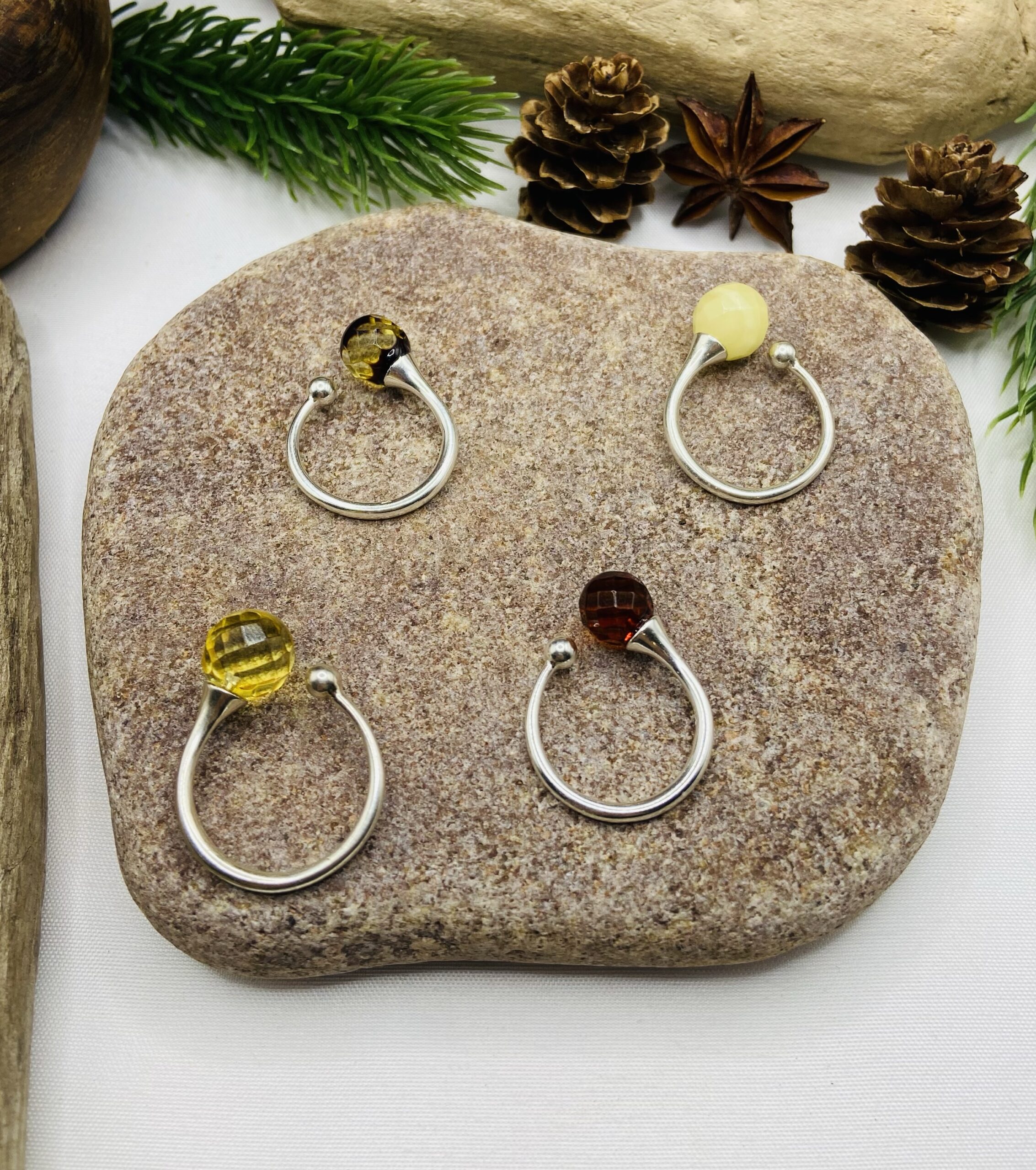 Fasēta Dzintara gredzens ar sudrabu, pašregulējošs