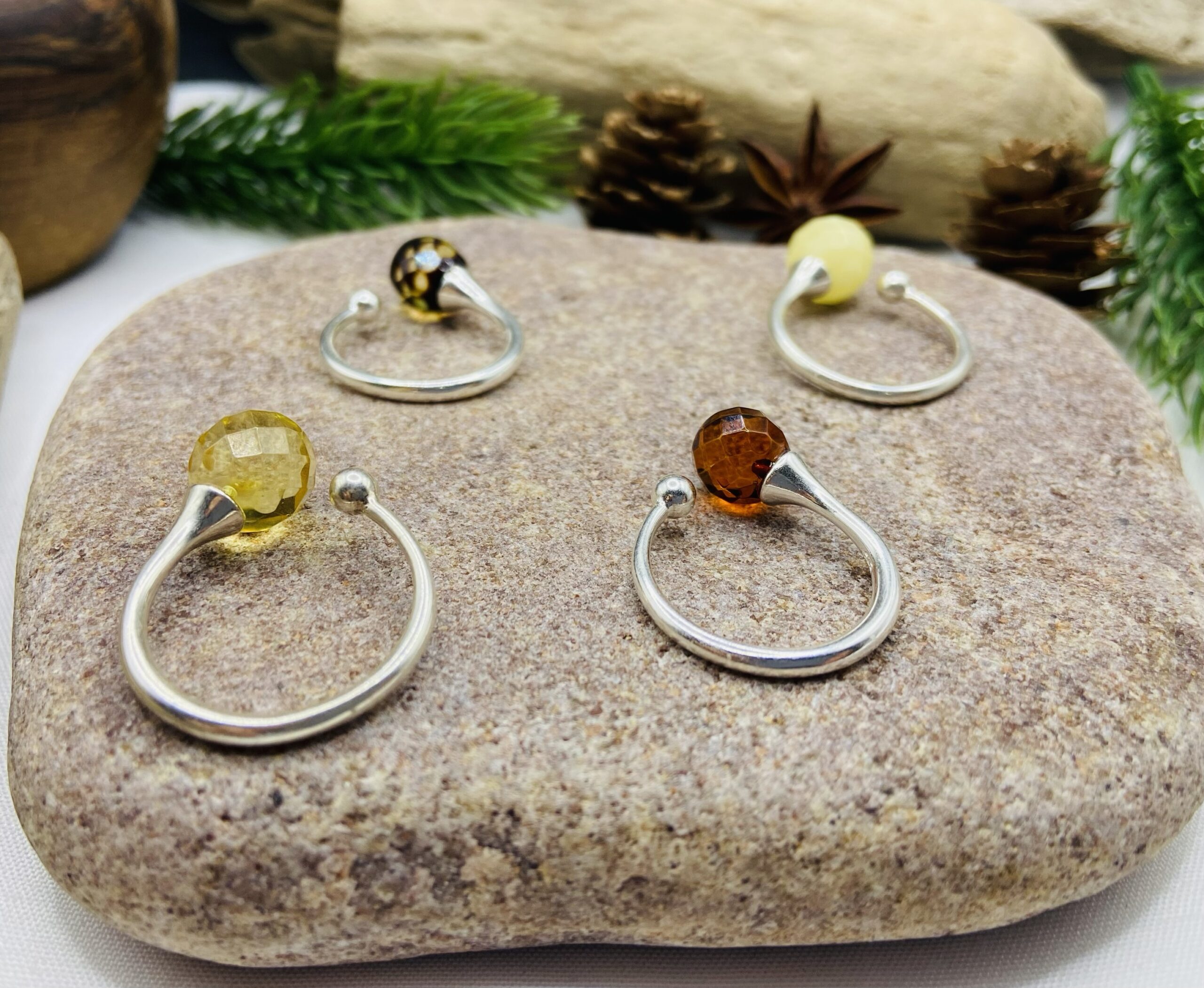 Fasēta Dzintara gredzens ar sudrabu, pašregulējošs