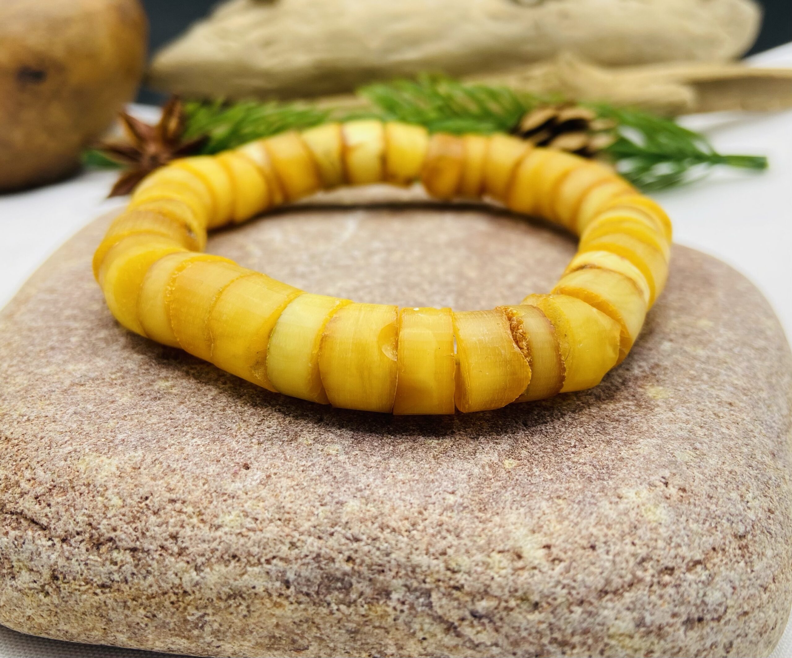 Autentiska Baltijas Dzintara Aproce paredzēta abiem dzimumiem