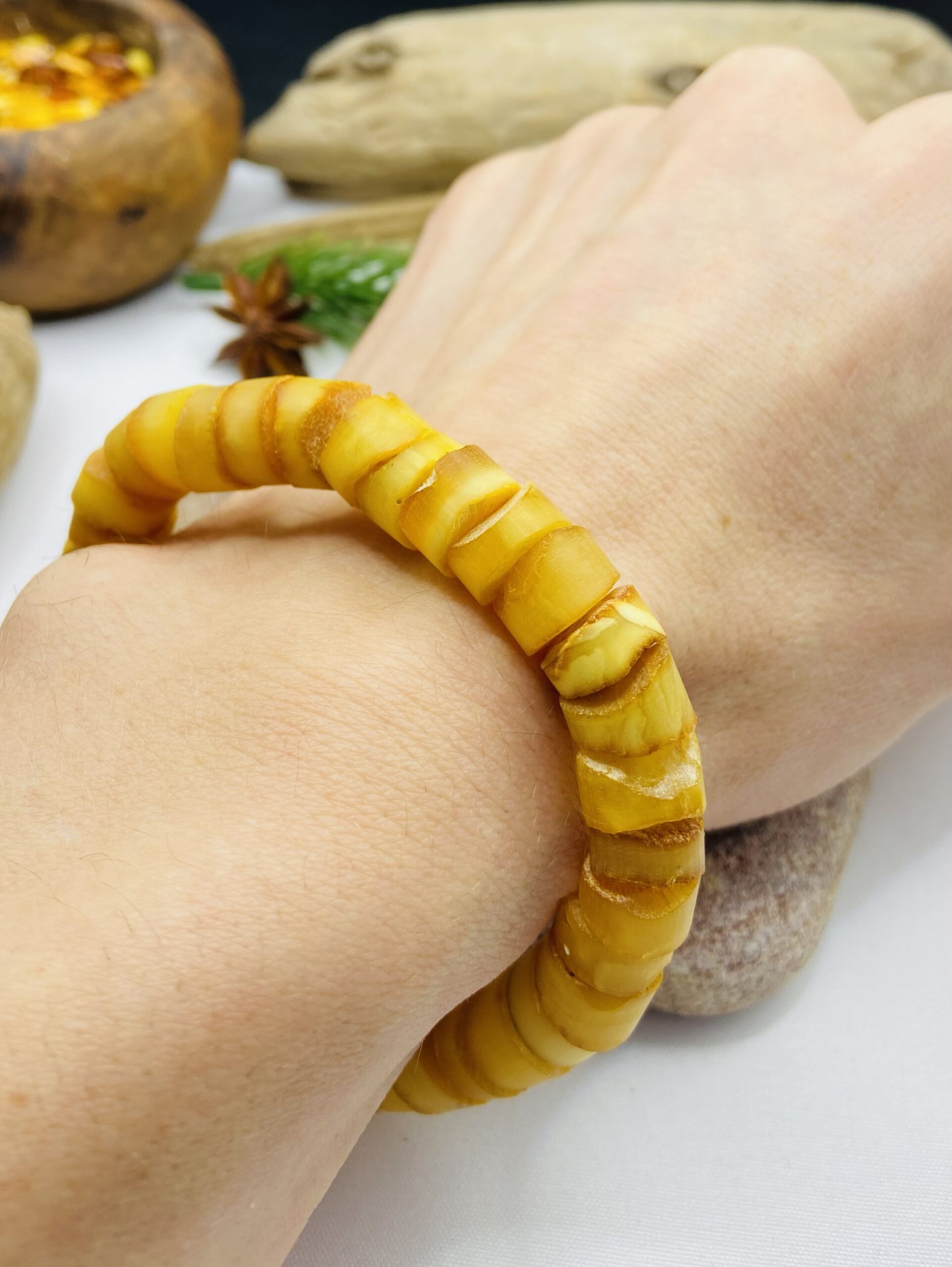 Autentiska Baltijas Dzintara Aproce paredzēta abiem dzimumiem