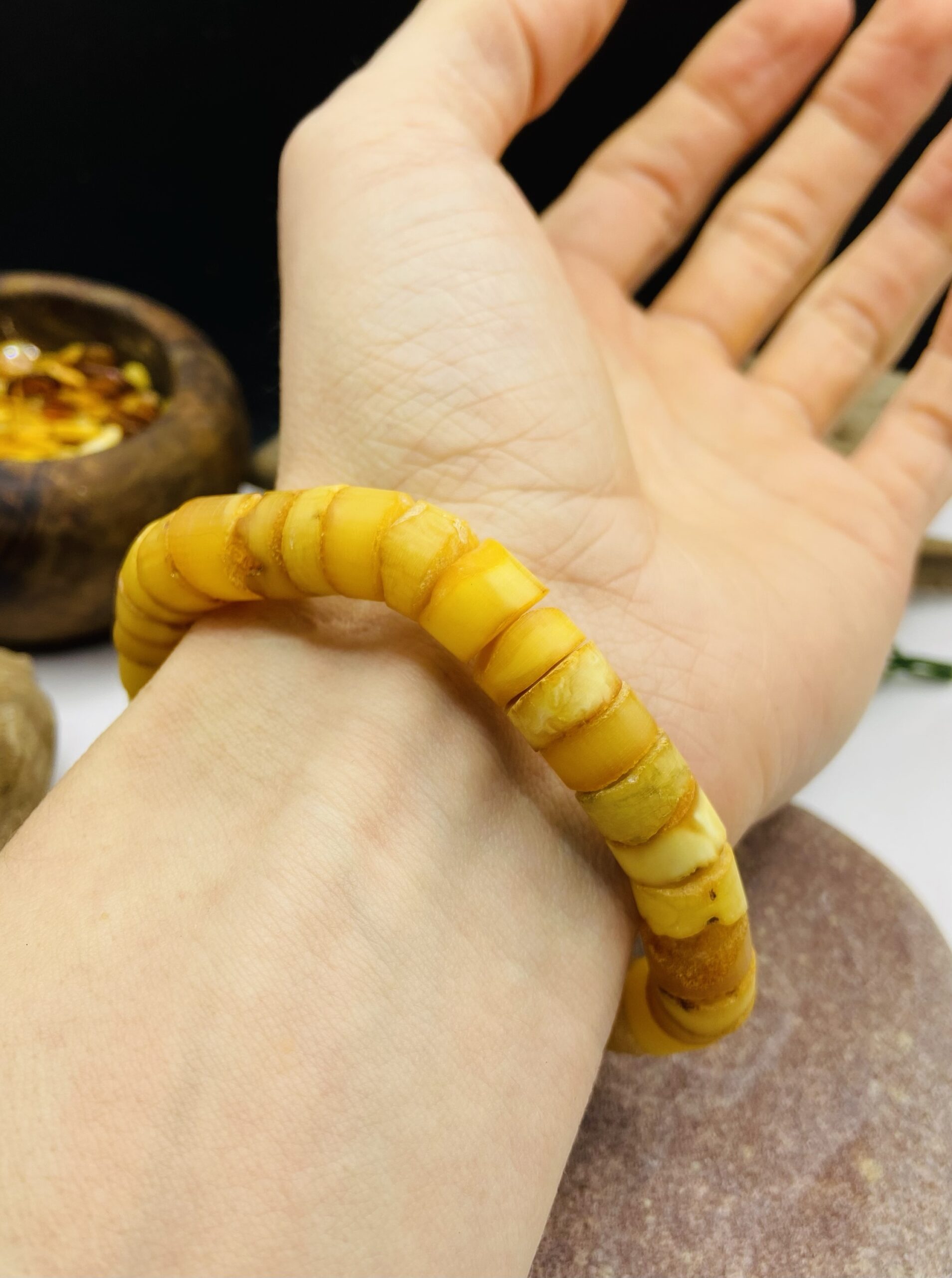 Autentiska Baltijas Dzintara Aproce paredzēta abiem dzimumiem