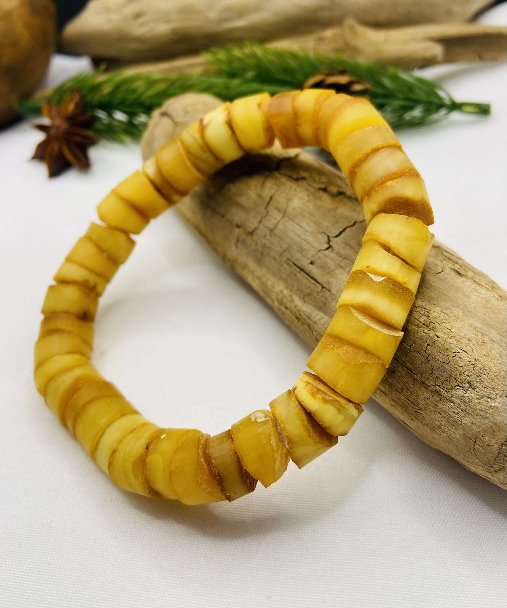 Autentiska Baltijas Dzintara Aproce paredzēta abiem dzimumiem