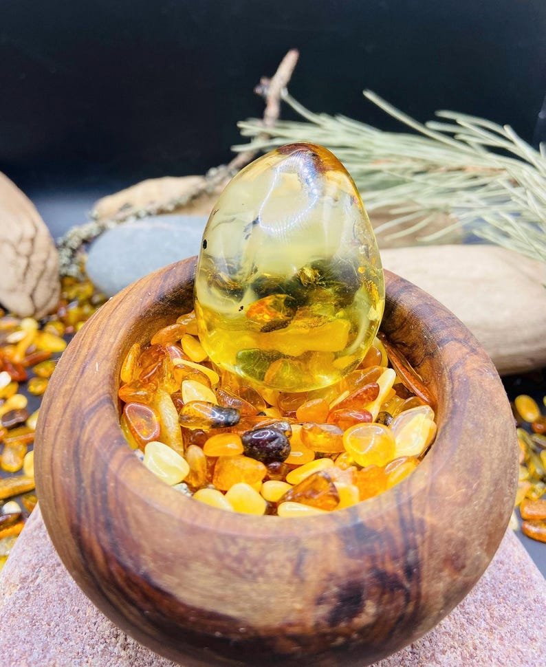 56548094-r-il-0192df-7310632060-il_794xN.7310632060_c44r Burvīgs Dzintara gabals ar unikāliem ietvērumiem, 20 grami smags