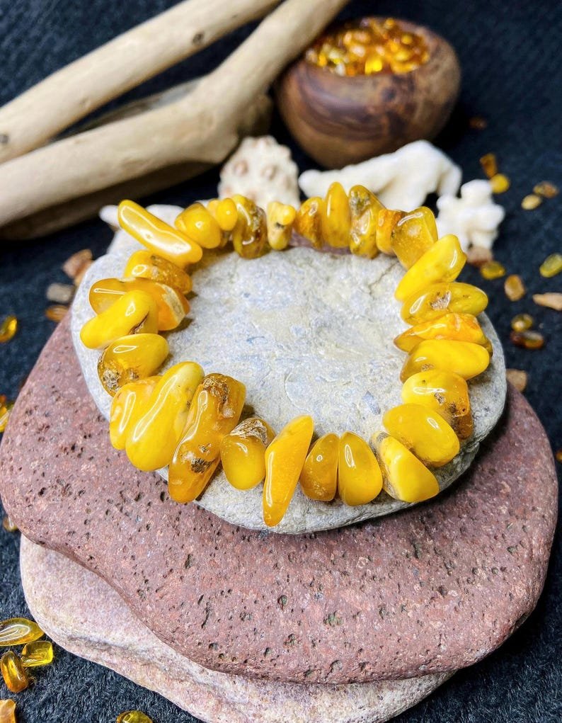 56548094-r-il-033670-6751579844-il_794xN.6751579844_eh56 Šķelto gabaliņu tradicionālā latviešu aproce