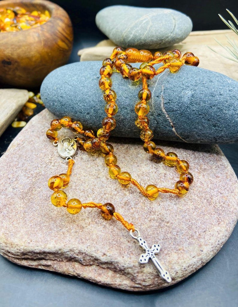 56548094-r-il-05079e-7250546908-il_794xN.7250546908_70s3 Burvīgs Dzintara rožukronis ar 59 pērlītēm