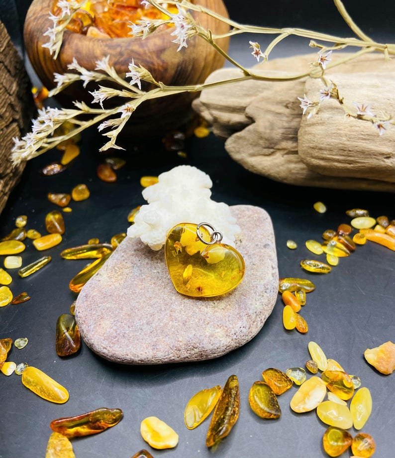 56548094-r-il-154393-6939129224-il_794xN.6939129224_p8bm Smalkas citrona krāsas Dzintara sirsniņas, Valentīndienas dāvana