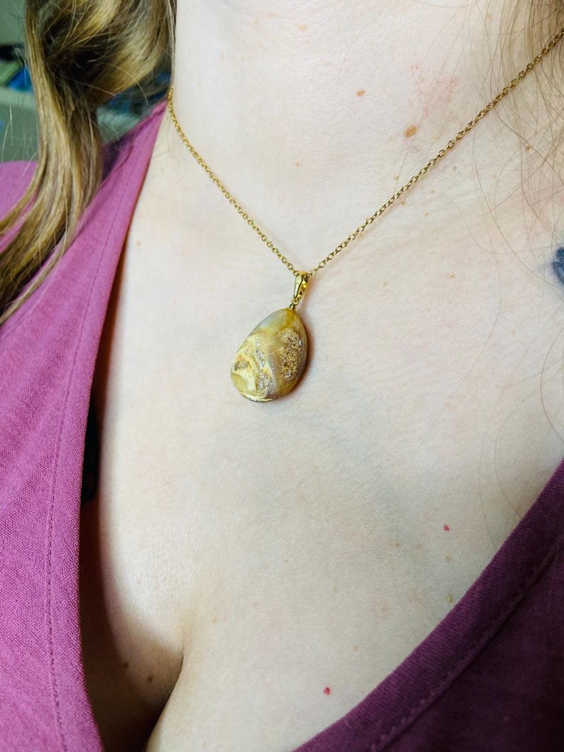 Premium klases neapstrādāti gaišās krāsas Dzintara kuloni