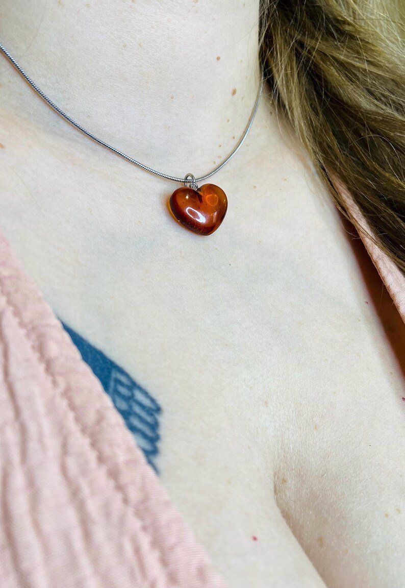 56548094-r-il-1a1177-6980199787-il_794xN.6980199787_8oyy Smalkas Dzintara sirsniņas ķiršu krāsā, Valnetīndienas dāvana