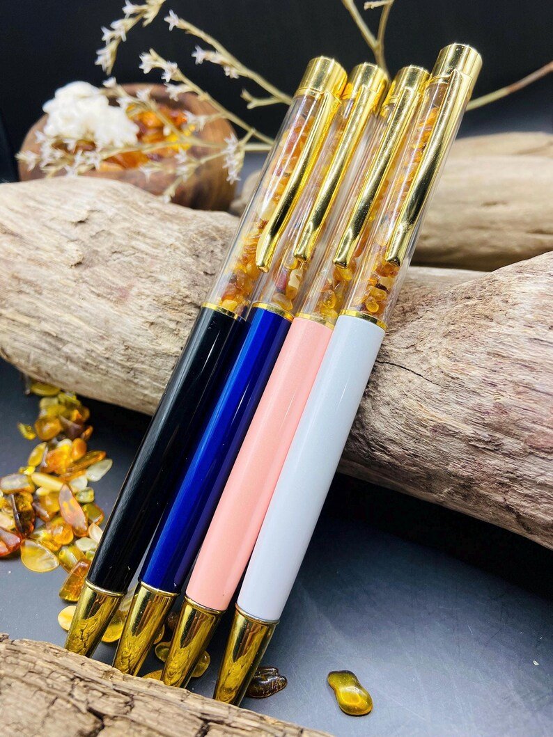 56548094-r-il-1a384d-6939607748-il_794xN.6939607748_j8ao Elegantas lodīšu pildspalvas ar dekoratīviem dzintara gabaliņiem