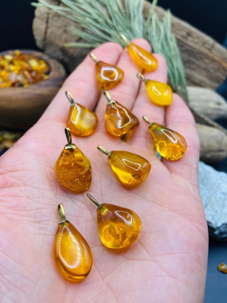 56548094-r-il-202b6d-6883052974-il_794xN.6883052974_2eox Skaisti un Smalki Dzintara kuloni ar 18K apzeltītu ķēdīti