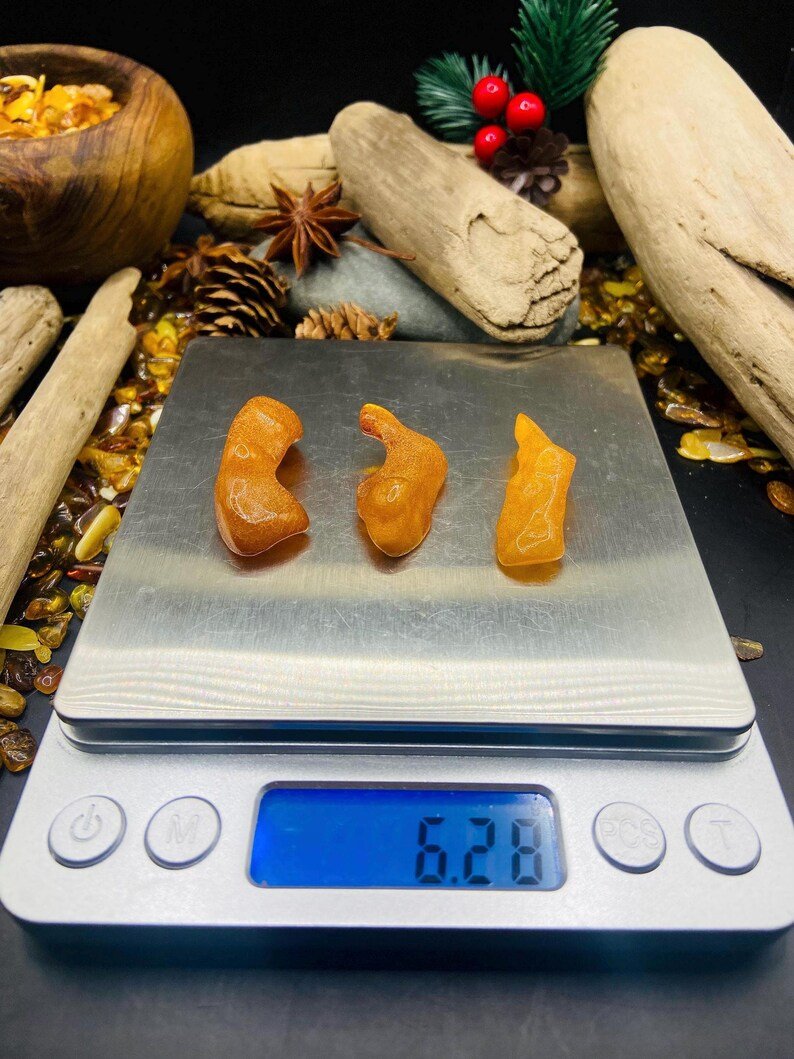 56548094-r-il-27b1aa-7354025718-il_794xN.7354025718_o2h7 Neapstrādāti maza izmēra dzintara gabali unikālās formās