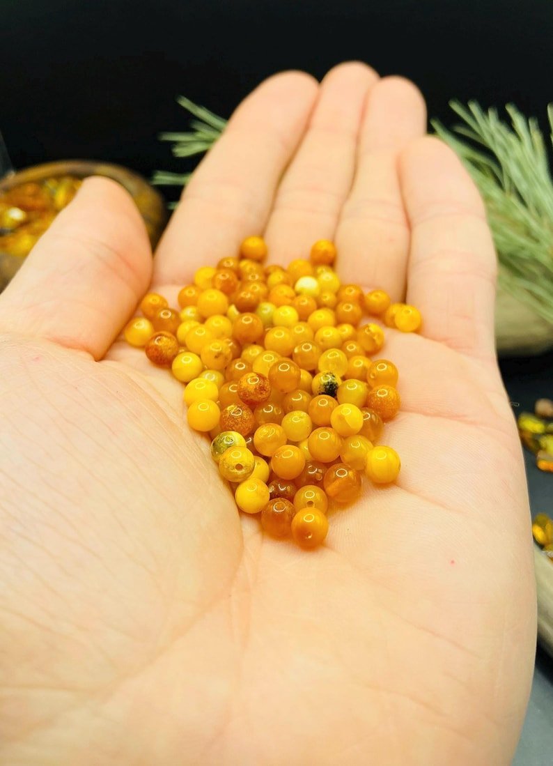 56548094-r-il-2a0fff-7215518297-il_794xN.7215518297_g9gk 5-5.5mm Ugunīgas krāsas Baltijas Dzintara apaļās pērlītes