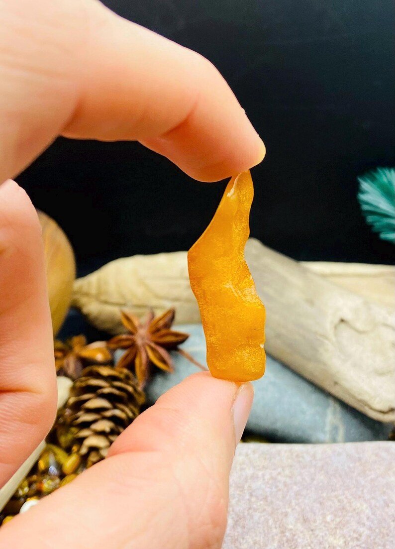 56548094-r-il-2b1983-7401957091-il_794xN.7401957091_s0gh Neapstrādāti maza izmēra dzintara gabali unikālās formās