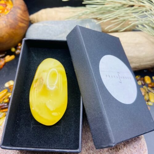 56548094-r-il-2deb7c-7374966777-il_794xN.7374966777_65xs Skaisti pulēts olu dzeltenuma krāsas Dzintara Kabahons, 20 grami