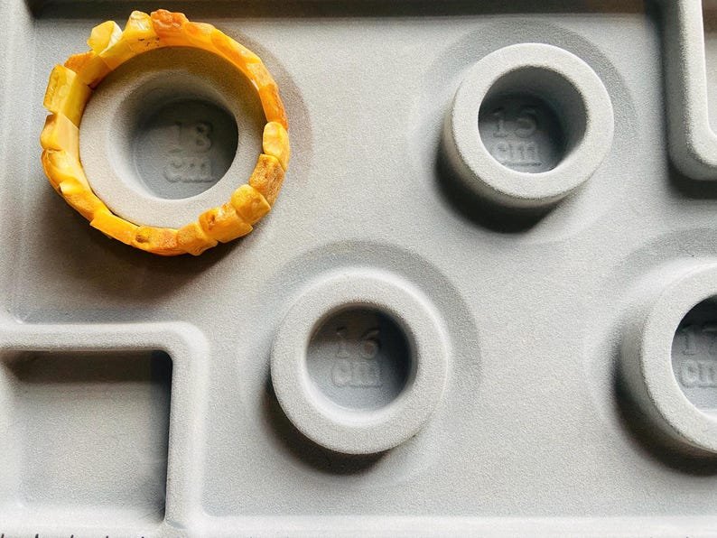 56548094-r-il-371402-7071222824-il_794xN.7071222824_42j9 Karaliskā stila lielizmēra Baltijas Dzintara aproce, daļēji pulēta