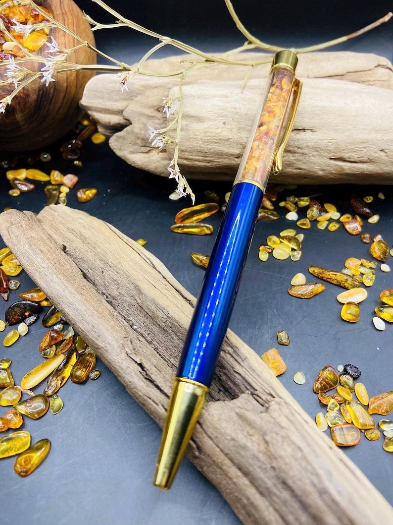 56548094-r-il-3c0318-6939606640-il_794xN.6939606640_ce3r Elegantas lodīšu pildspalvas ar dekoratīviem dzintara gabaliņiem