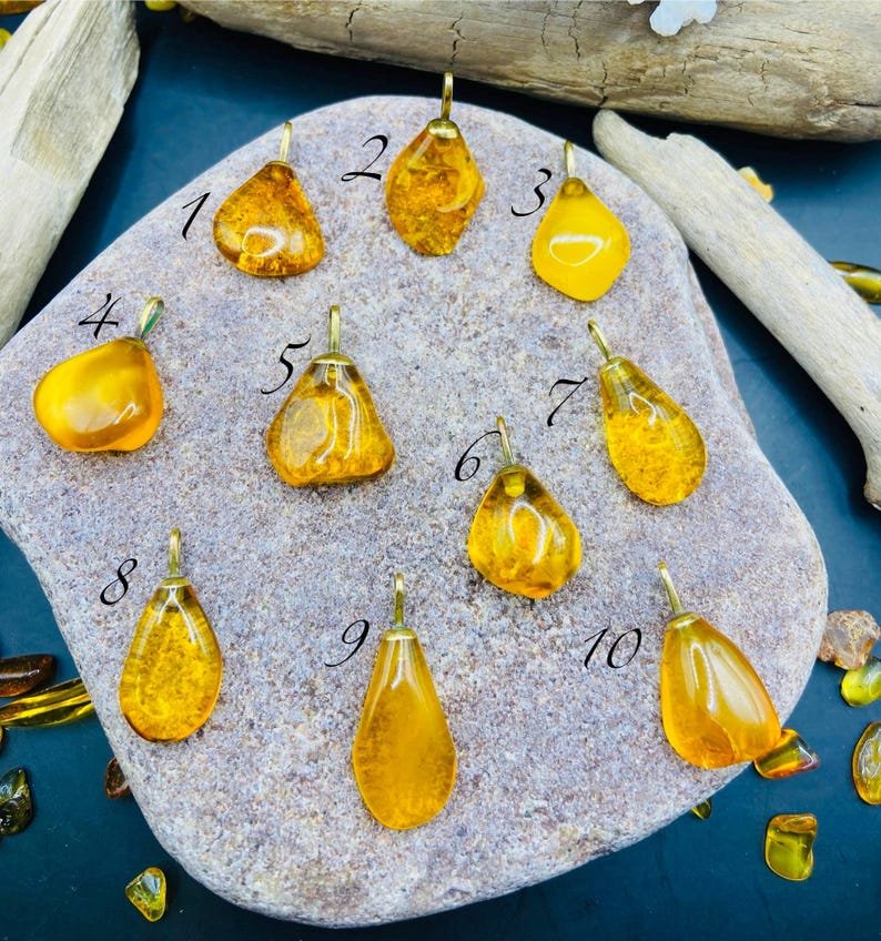 56548094-r-il-3eb3df-6931031985-il_794xN.6931031985_fioj Skaisti un Smalki Dzintara kuloni ar 18K apzeltītu ķēdīti