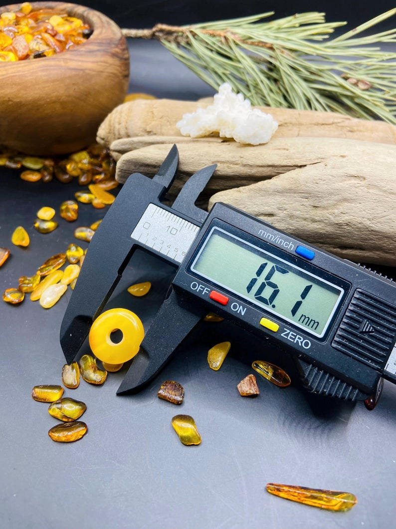 56548094-r-il-46e387-6910169175-il_794xN.6910169175_7rie Izsmalcināts Dzintara dzeltens virtulis ar nerūsējošā tērauda ķēdīti