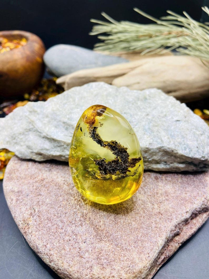 56548094-r-il-48d029-7310625260-il_794xN.7310625260_7208 Burvīgs Dzintara gabals ar unikāliem ietvērumiem, 20 grami smags